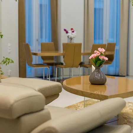 Apartment Famousali10 Luxury