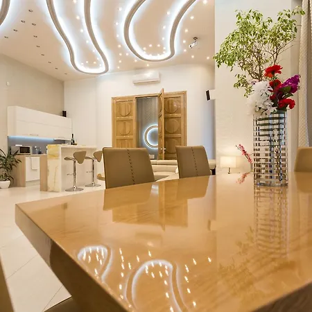 Famousali10 Luxury * Budapeşte