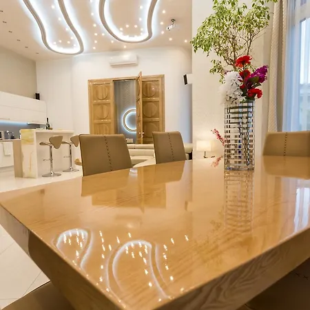 Famousali10 Luxury Budapeşte